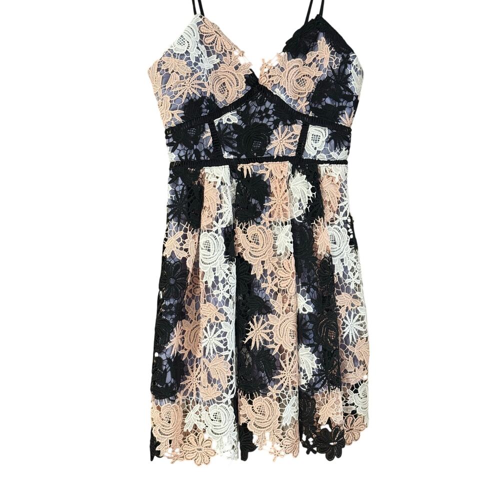 NWT Romeo + Juliet Couture Medium Floral Crochet Lace Fit & Flare Cocktail Dress